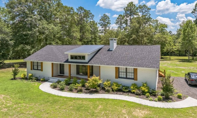 Cane Savannah Maison | Large 2 bedroom on 4 Acres!