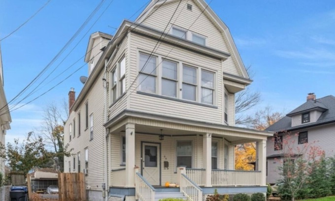West Orange Appartement | Large 2BR Apt w/Balcony | Quick NYC Train