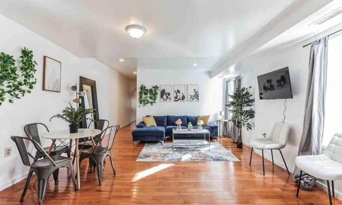 Fairmount Appartement | Large 3/2 in Spring Garden