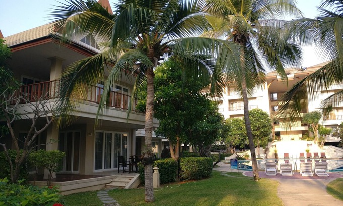 Cha-am Villa | Grande villa de 3 chambres avec vue sur la piscine et spa privé. Parfait pour les familles