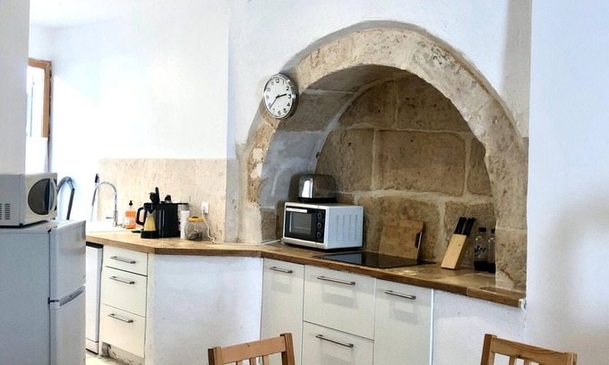 Sommieres Appartement | Grand 3 pièces en coeur de village à Sommières, dans immeuble du 16e siècle