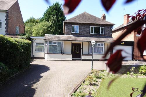 Bloxwich Maison | Large 4 Bed House, Sleeps 7, Near NEC, BHX, City Centre