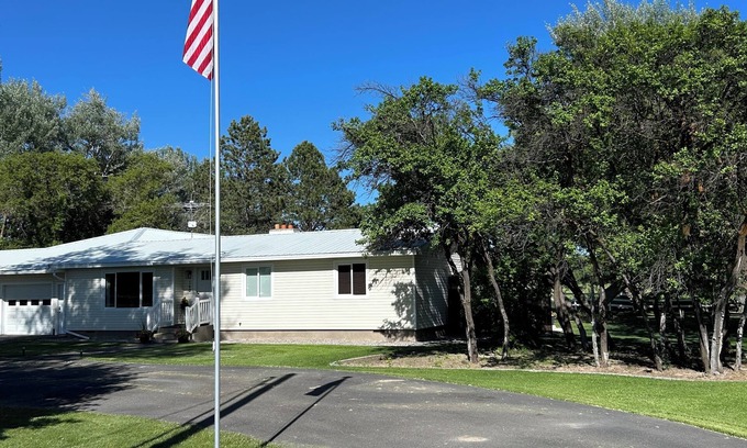 Rigby Maison | Large 4-bedroom 3-bath single level home with spacious greatroom and dining area
