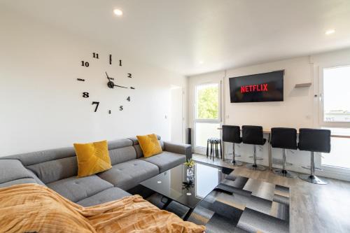 Mont-Mesly Appartement | Large 4 Bedroom Apartment near metro - only 30 minutes to Paris and Disneyland