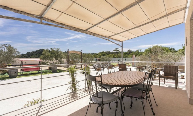 Pezenas Villa | Grande maison de 4 chambres avec piscine à Pezenas
