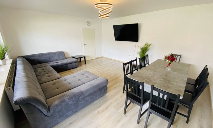 Marienloh Appartement | Large 4 room accommodation + own parking spaces