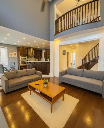 Brampton Maison | Large 5-Bedroom Gem - Stylish, Spacious, Well-Located
