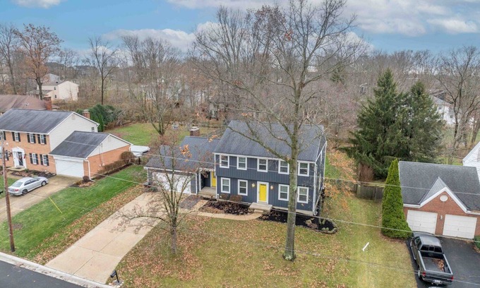 West Chester Maison | Large 5-bedroom house with WiFi and AC in welcoming neighborhood. Sleeps 12!