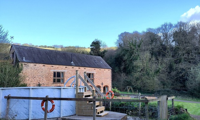 Roadwater Maison | Grande conversion de grange 5 étoiles sur Exmoor, pouvant accueillir 16 personnes dans 8 chambres ensuite.