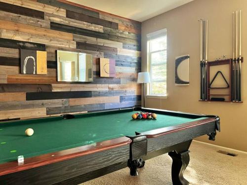 Castle Rock Maison | Large 5BR 4,5Bath Retreat - Gym - Games - Office - I-25