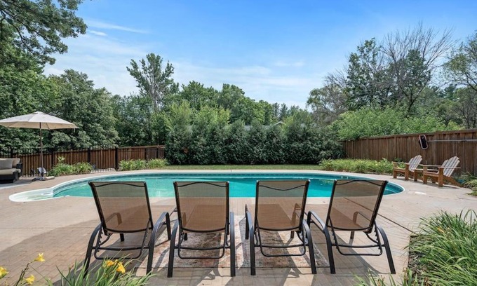 North Oaks Maison | Large 6-Bedroom w Pool - Private Chef