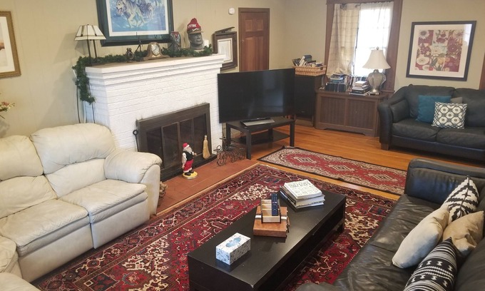 Pitman Maison | Grande Colonial 6 chambres avec suite inlaw près de l'Université Rowan