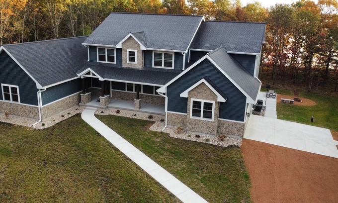 Mauston Maison | Large 8 bedroom multi-family retreat on Castle Rock Lake near WI Dells