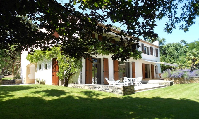 Saint-Georges-de-Didonne Villa | Plage à 50m -Centre ville à 100m-Grande villa contemporaine-12 à 16 pers