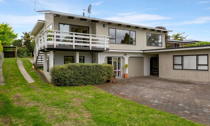 Richmond Heights Maison | Spacious Family Retreat in Taupo