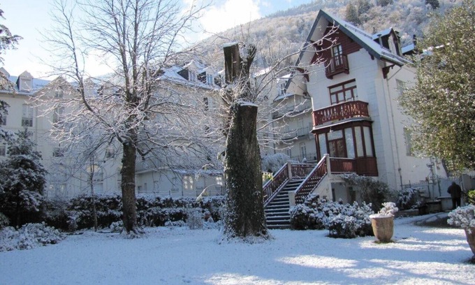 Bagneres-de-Luchon Villa | Grande maison de charme avec jardin en plein centre ville