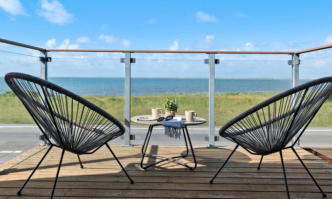 Krik Maison | Large and inviting vacation home in a direct location on Krik Bay.