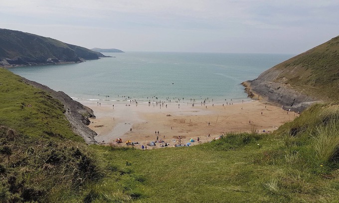 Cardigan Maison | Large and spacious modern house with heavenly hot tub close to stunning beaches
