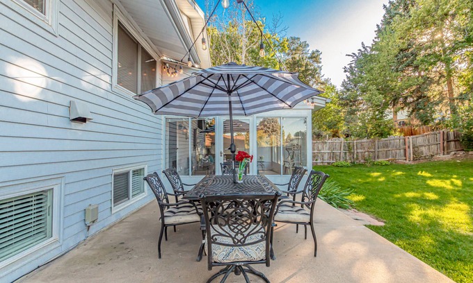 Southeast Maison | Large and unique home with lots of space to spread out!