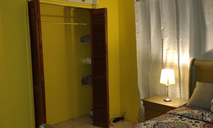 Estate Hermon Hill Maison | Grand Appartement Dans un Endroit Calme à Mi-île à 10 Minutes de Tout