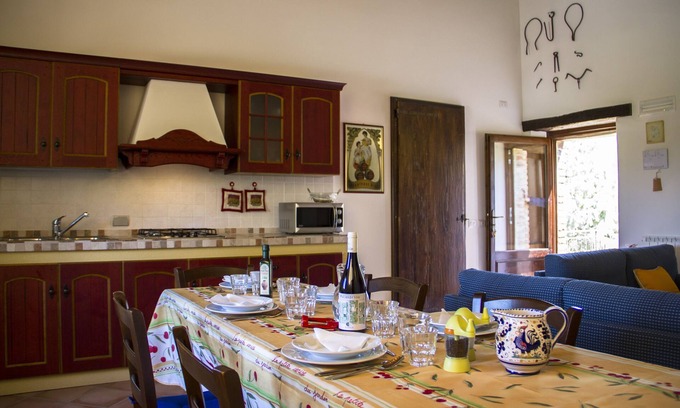 Piegaro Appartement | Grand appartement dans un chalet dans la campagne verdoyante de Pérouse