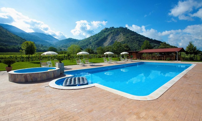 Sermoneta Appartement | The Pinte Rooms: Appartement Tellus, accès à la piscine, terrasse avec vue