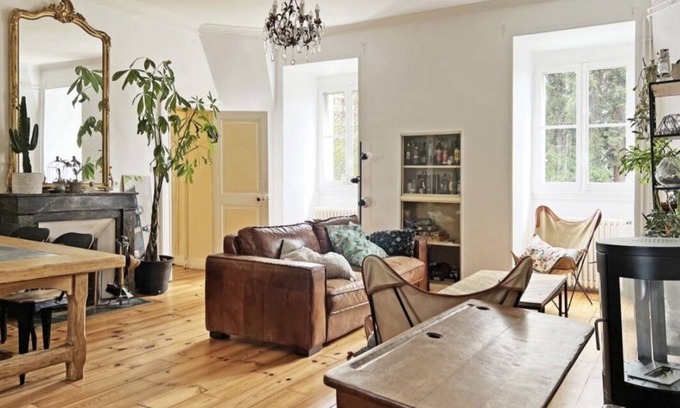Dufau-Tourasse Appartement | Large apartment in an 18th century English villa