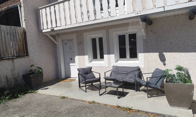 Eteaux Appartement | Large apartment in the center of a small village near communications,