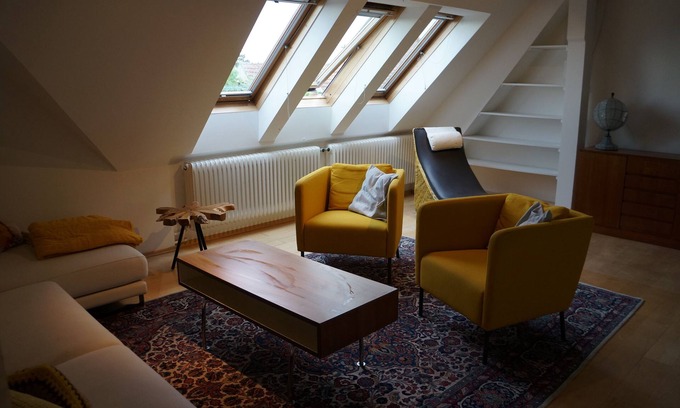 Orth an der Donau Appartement | Large attic apartment near the Danube wetlands