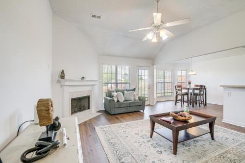 Southaven Maison | Large Backyard Peaceful Home in Southaven!