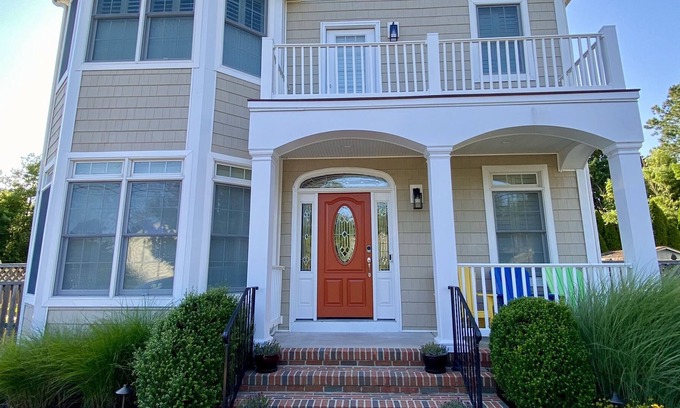 Dodds Addition Maison | Large beach house that's a short walk to everything!