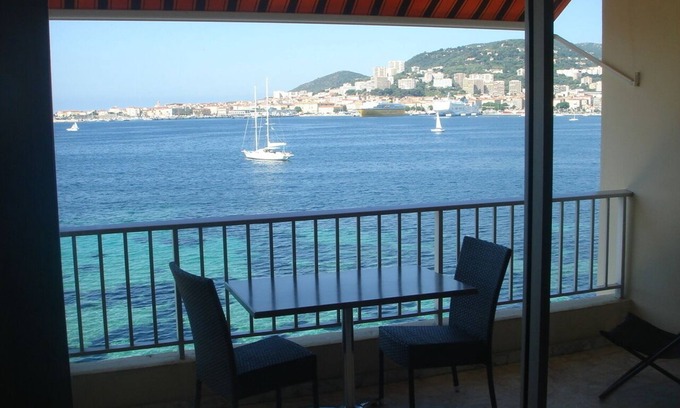 Le Ricanto Appartement | studio bord de plage climatisé magnifique vue sur golfe ajaccio parking fermé