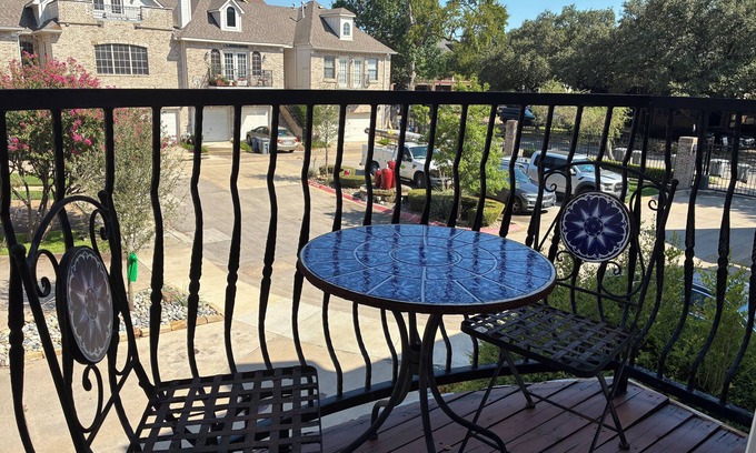 Lower Greenville Maison | Large Bedroom & Bath on trendy Lowest Greenville