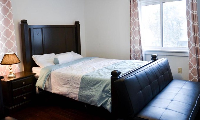 Argyle Maison | Large bedroom near Downtown London, Fanshawe College