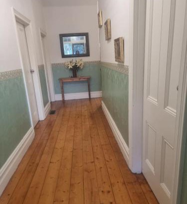 Oakleigh Maison | Large bedroom with twin beds and private bathroom