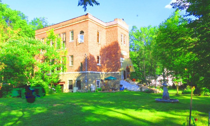 Hancock Cabine | GRAND RUSTIC BRICK SCHOOL HOUSE / STUDIO DE MUSIQUE