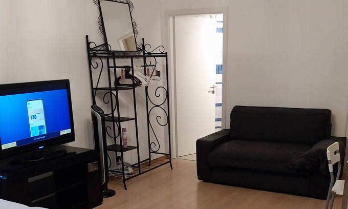 Vernier Appartement | Large, bright, modern studio in Geneva, close to transport and amenities.