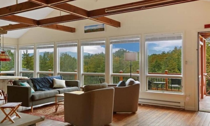 Oak Hill Maison | Large Catskill Mountains/Hudson Valley country house, 25 miles to Hunter Skiing