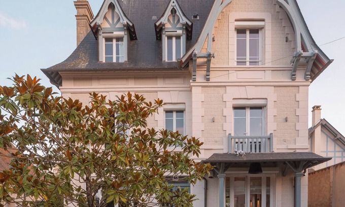 Deauville City Centre Villa | Grande Villa Chic & Stylée. Superbe jardin