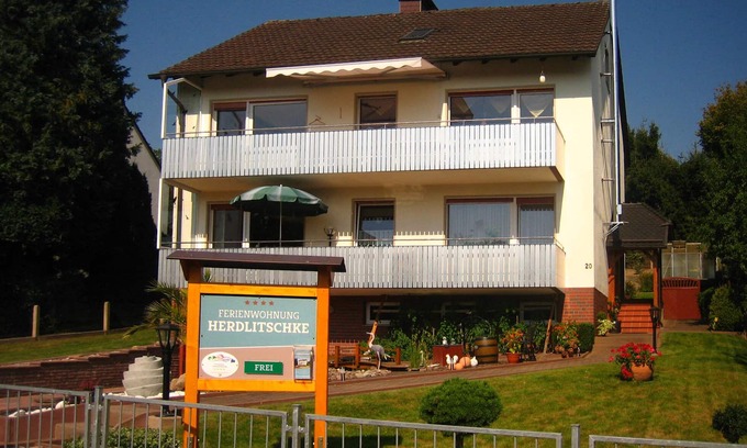 Polle Appartement | Grand calme et confortable appartement 4 étoiles dans la station thermale Polle rivière Weser