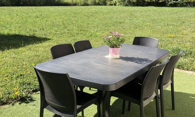 Samoens Appartement | Grand studio cosy avec piscine int et ext et vélos à10 mn à pieds du village