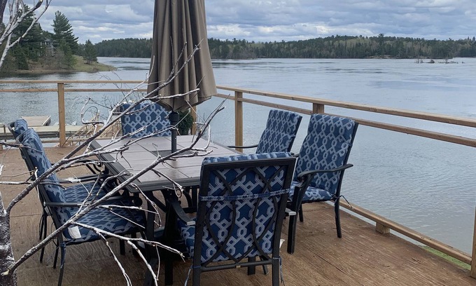 Kenora Maison | Grand chalet quatre saisons sur la rivière Winnipeg