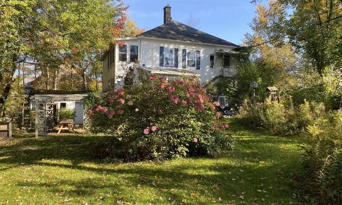 Austin Maison | Maison de campagne, 6 chambres, dans les Cantons de l'Est, Québec.