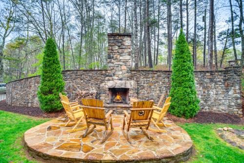 Dahlonega Maison | Large Dahlonega Home, Ideal for Family Gatherings!