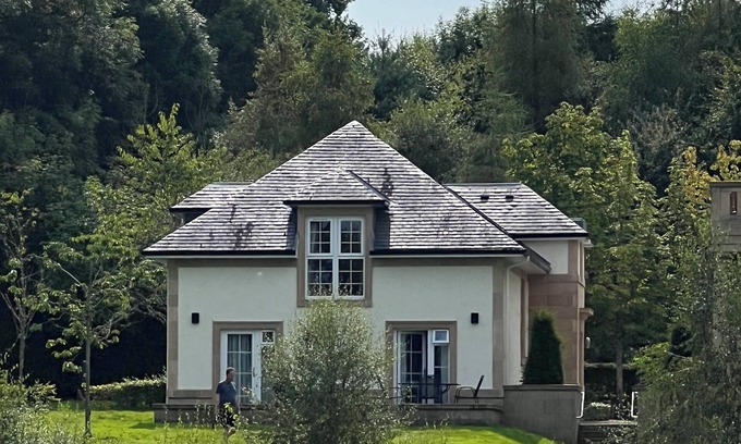 Alexandria Maison | Large detached Cottage on Loch Lomond with spa