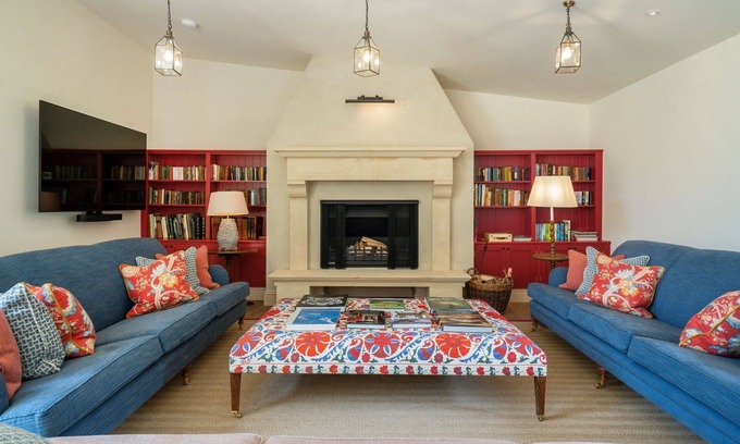 Little Coxwell Maison | Large dog friendly holiday home with a hot tub in the Cotswolds - Coppers Barn