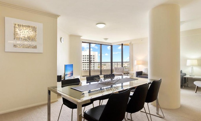 St. Leonards Appartement | Large elevated apartment St Leonards