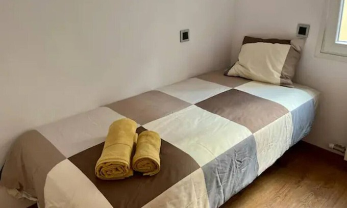 El Port Appartement | Large Apartment Near Fira and City Center