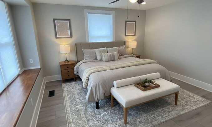 Sheridan Maison | Large Family Bungalow Sleeps 14, Close to Grand Park, Newly Renovated Private