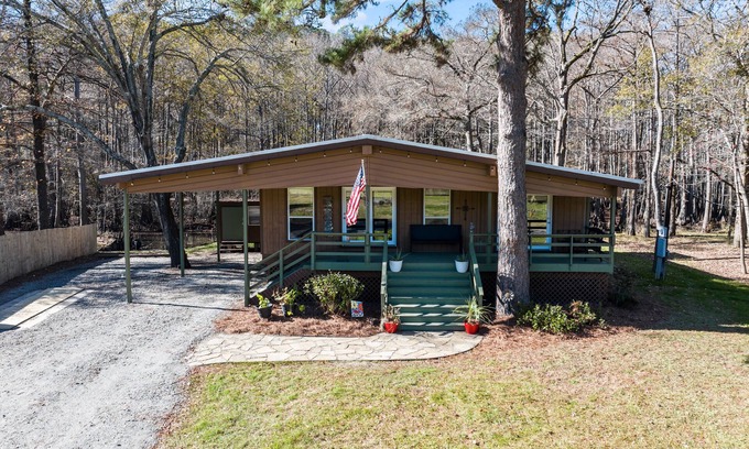 Jefferson Maison | Large family & dog friendly with great reviews off Big Cypress Bayou/Caddo Lake
